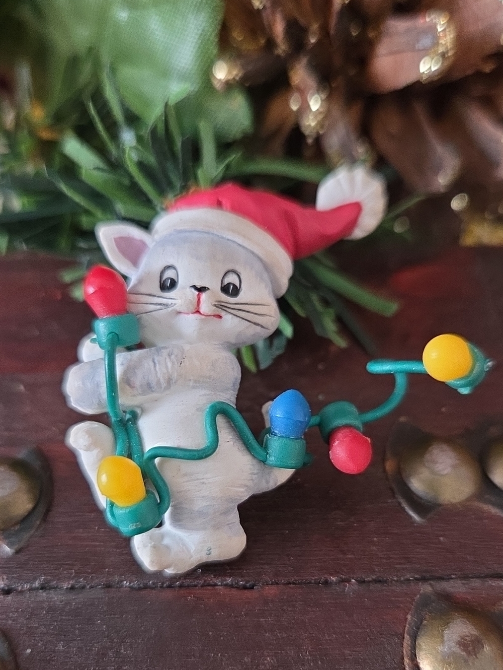 AVON Vintage Festive Cat Pin with Colorful String Lights